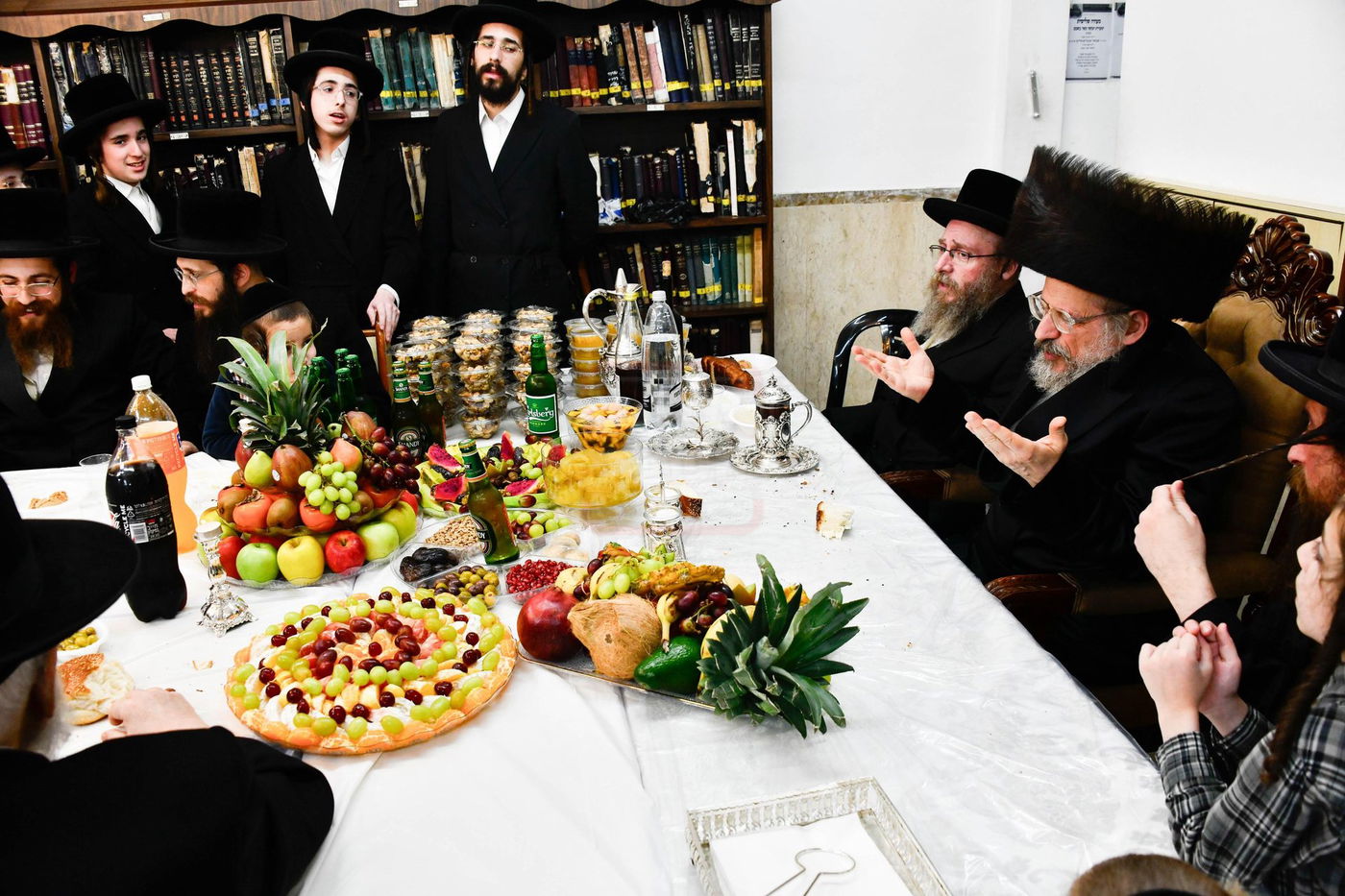 האדמו"ר מאנטניא בטיש ט"ו בשבט