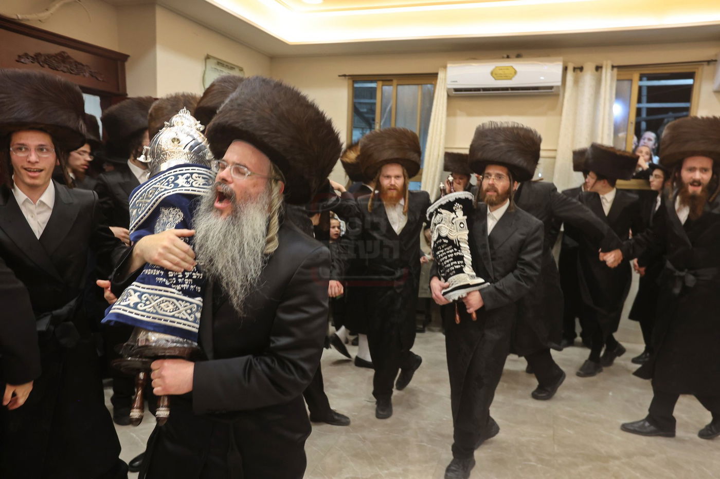 הכנסת ס"ת בויז'ניץ בית שמש