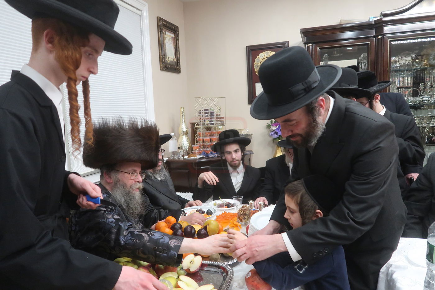 טיש במונרו של האדמו"ר מקרעטשניף סיגעט וויליאמסבורג