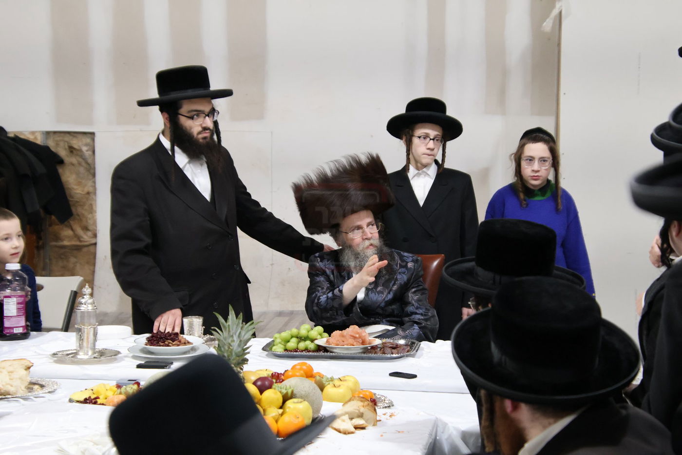 טיש ט"ו בשבט אצל האדמו"ר מקרעטשניף סיגעט וויליאמסבורג