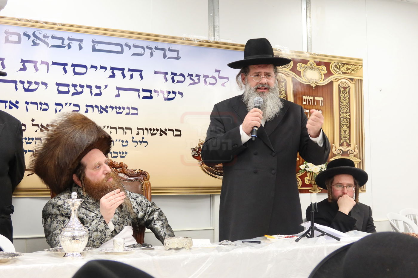 טיש ט"ו בשבט בחצה"ק מיאלען