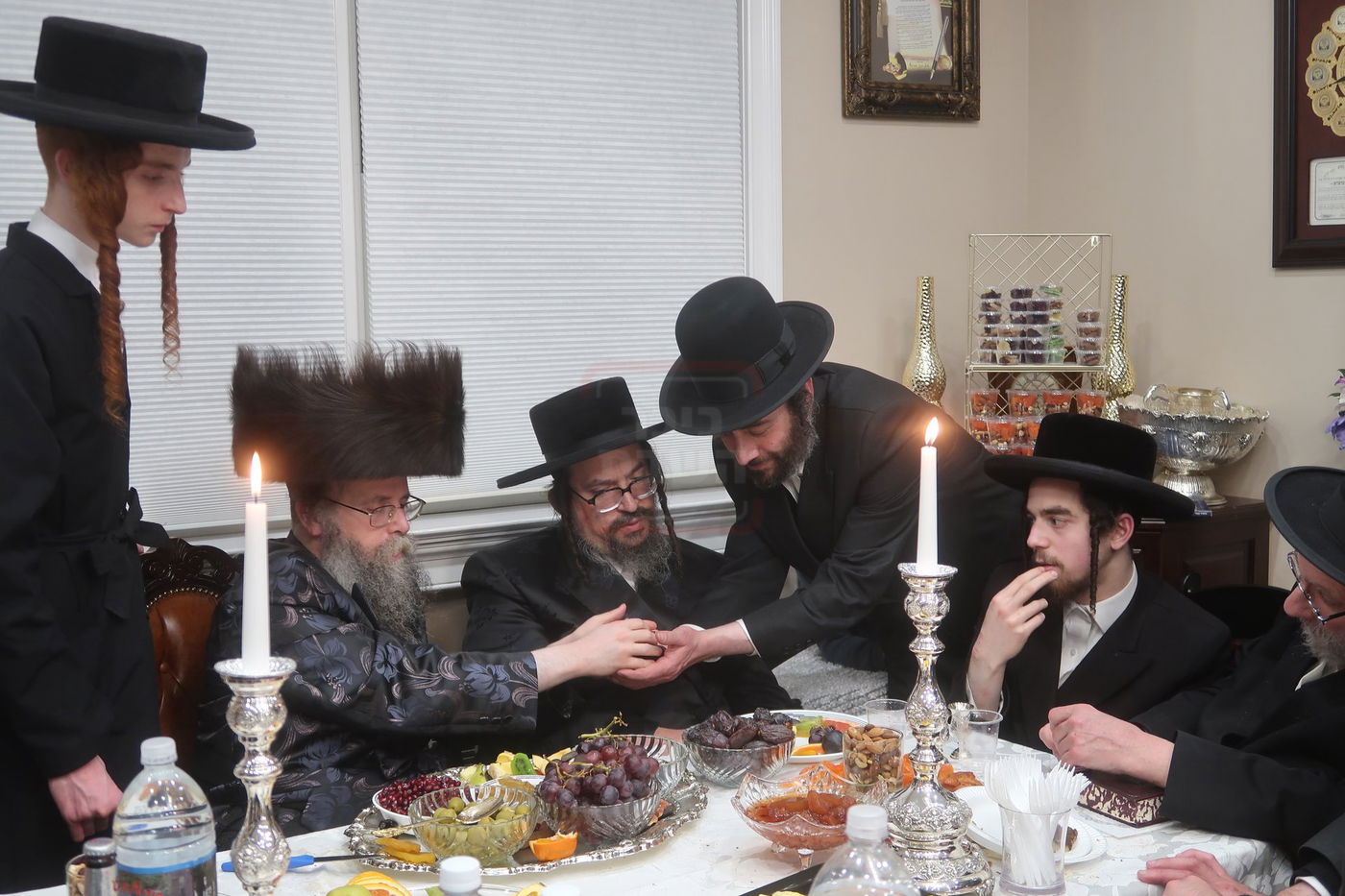 טיש במונרו של האדמו"ר מקרעטשניף סיגעט וויליאמסבורג