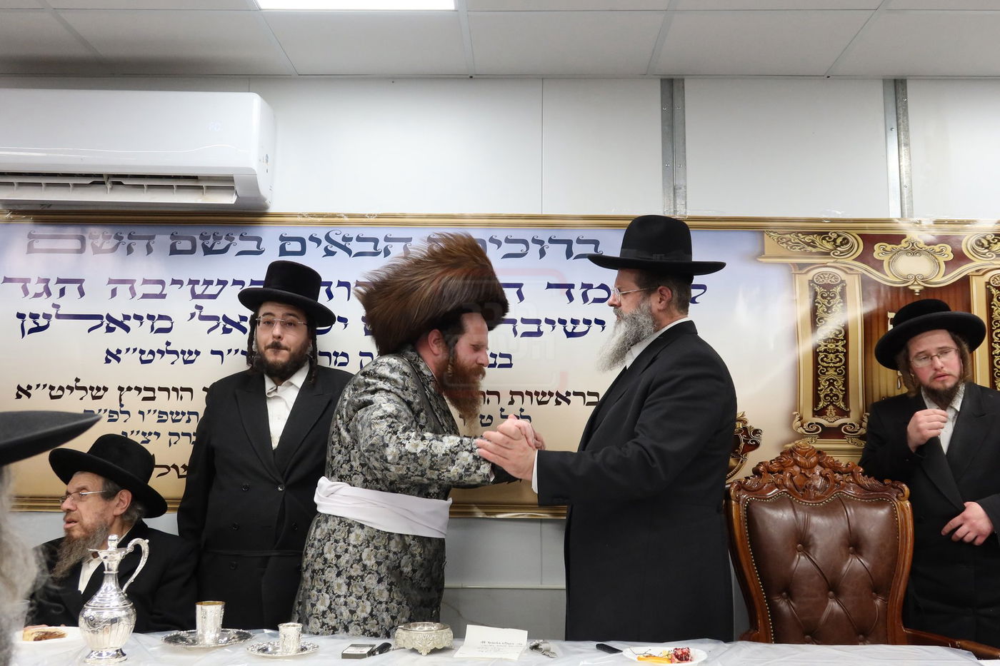 טיש ט"ו בשבט בחצה"ק מיאלען