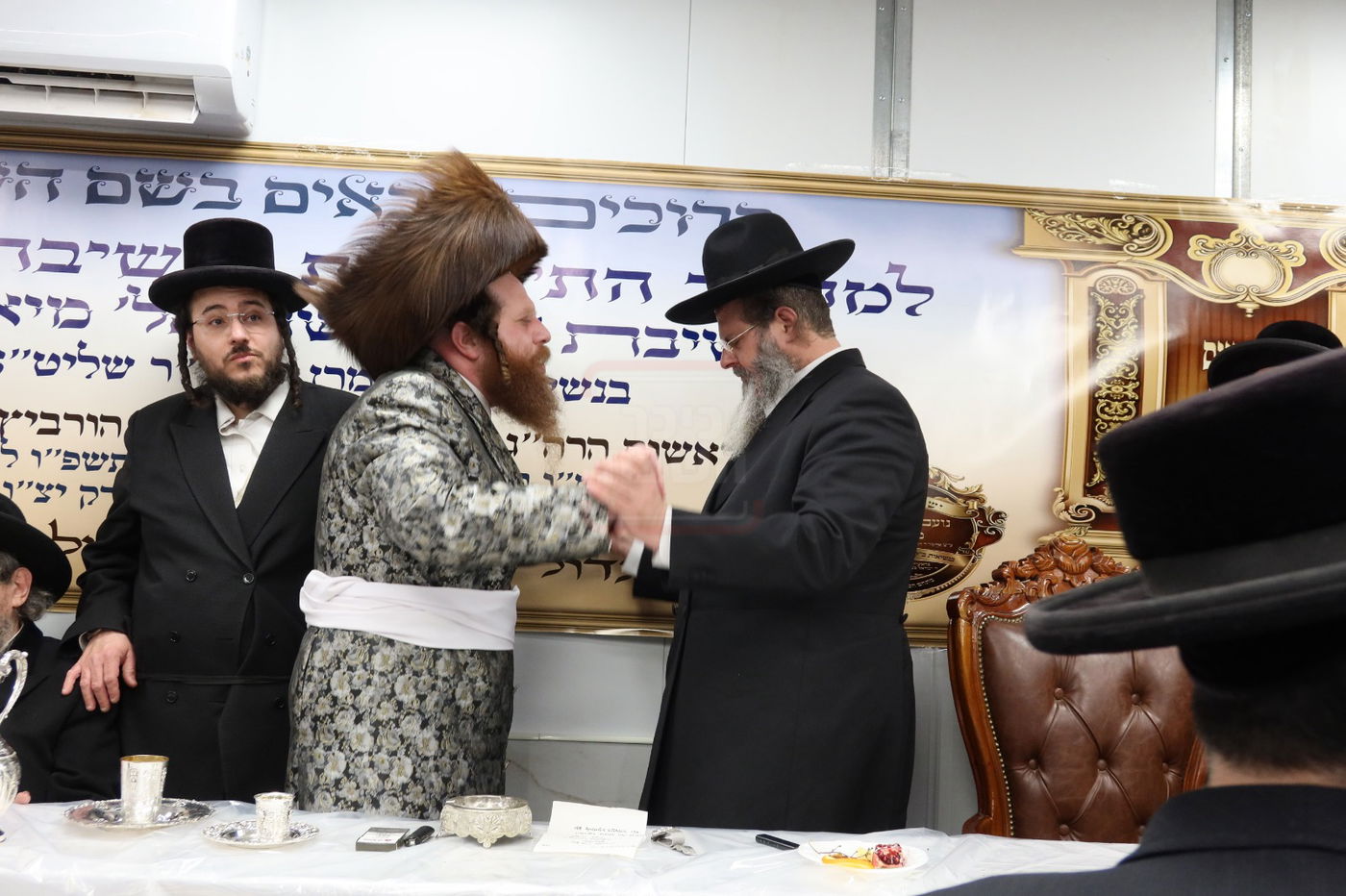 טיש ט"ו בשבט בחצה"ק מיאלען