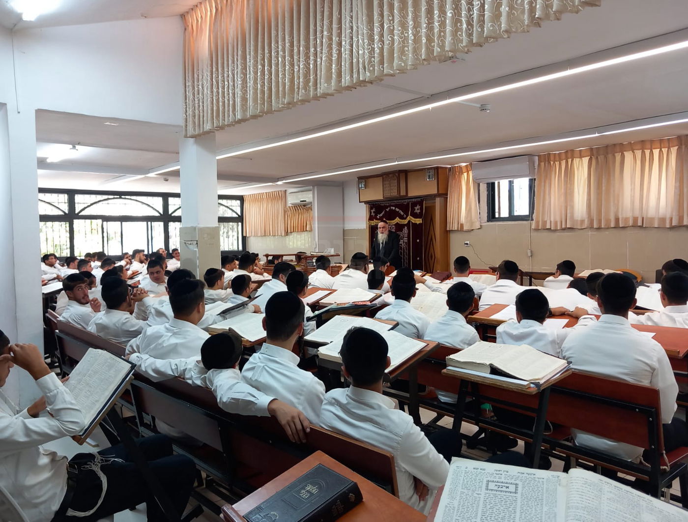 קבלת הפנים בישיבת אהל יוסף