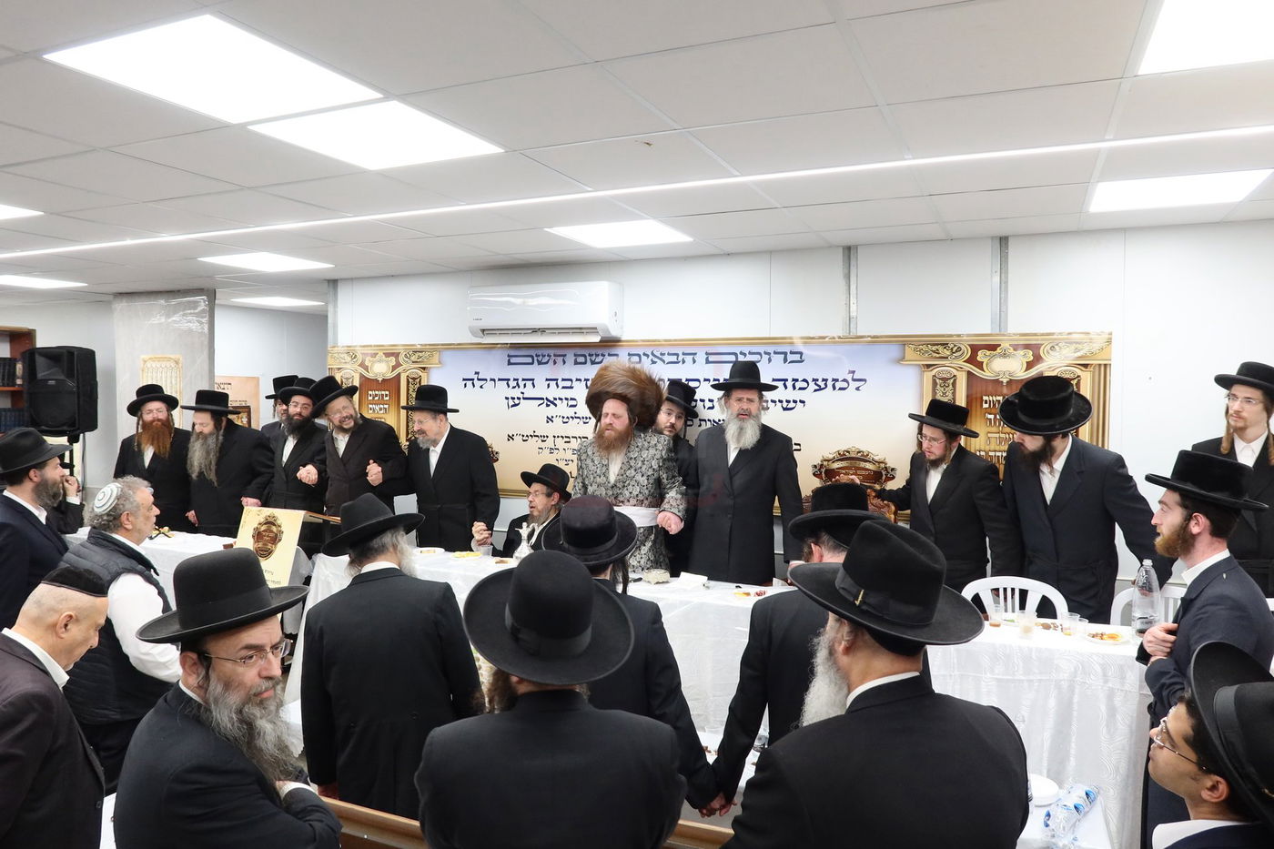 טיש ט"ו בשבט בחצה"ק מיאלען