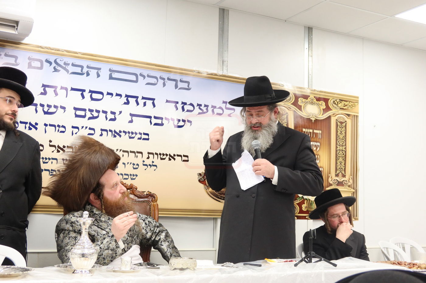 טיש ט"ו בשבט בחצה"ק מיאלען