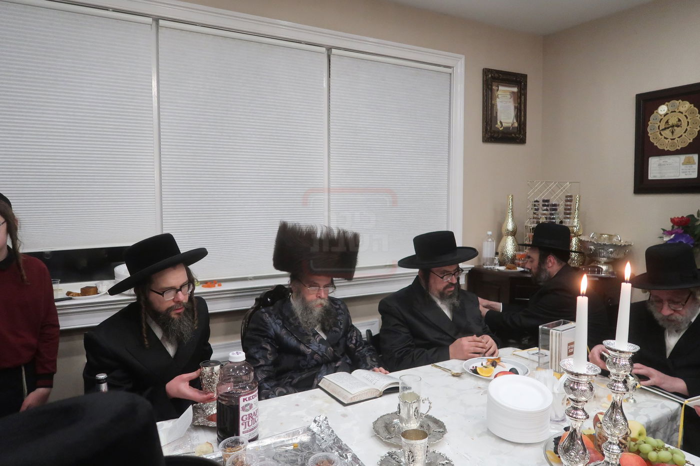 טיש במונרו של האדמו"ר מקרעטשניף סיגעט וויליאמסבורג