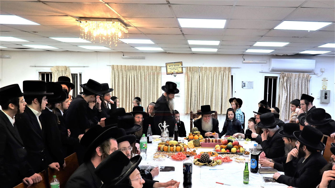 ט"ו בשבט בחצה"ק בערגסאז 