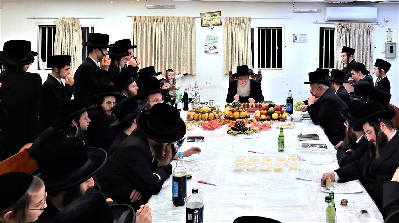 ט"ו בשבט בחצה"ק בערגסאז 