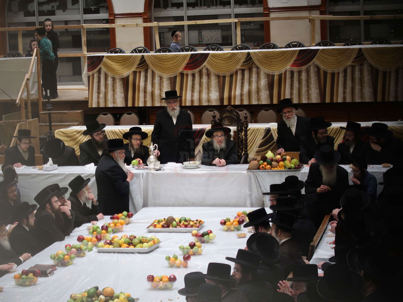 ט"ו בשבט בחצה"ק פאפא