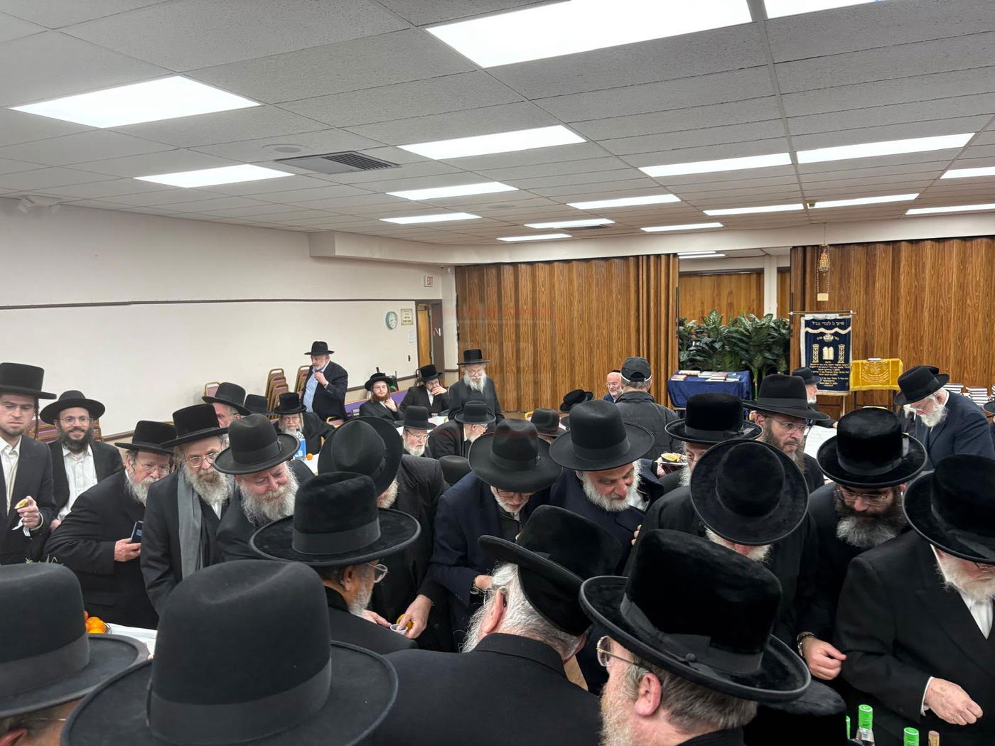 הגה"צ רבי אבנר עפג׳ין בטיש ט"ו בשבט בפלורידה