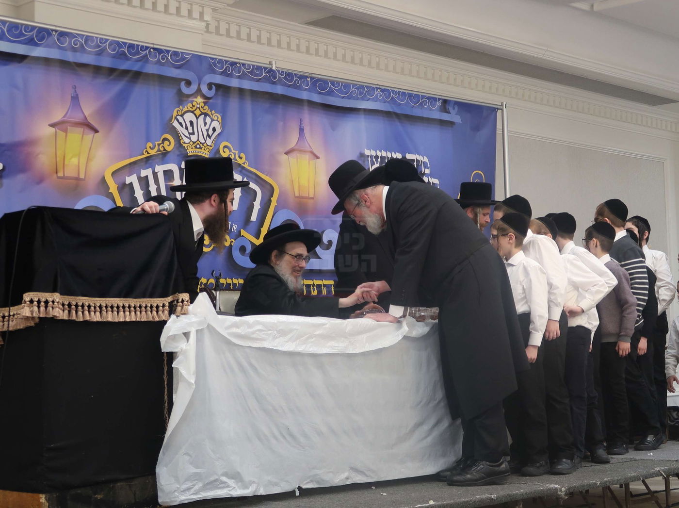 ט"ו בשבט בחצה"ק פאפא