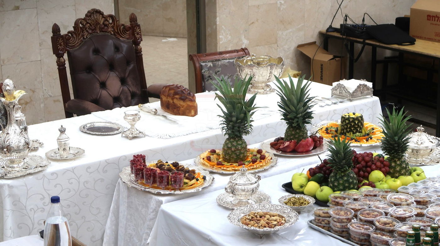 ט"ו בשבט בחצה"ק טשארנאביל 