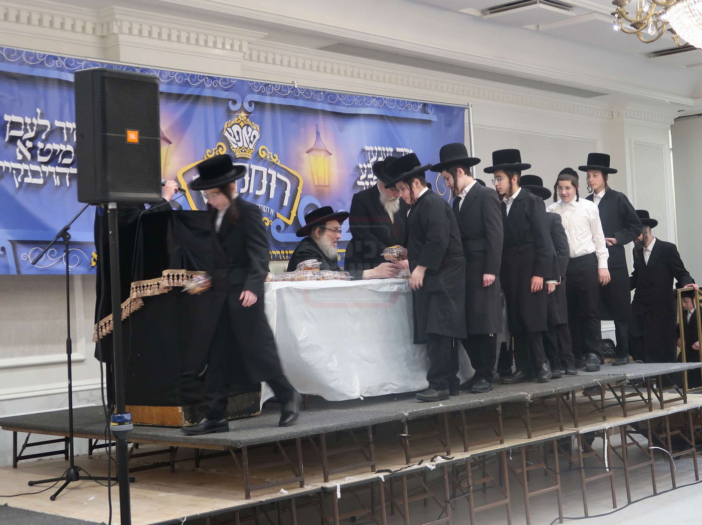 ט"ו בשבט בחצה"ק פאפא