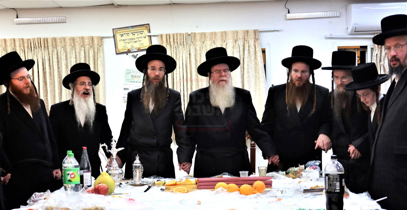 ט"ו בשבט בחצה"ק בערגסאז 