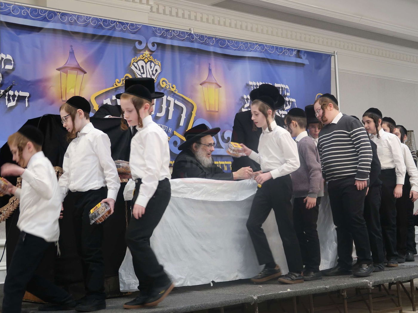 ט"ו בשבט בחצה"ק פאפא