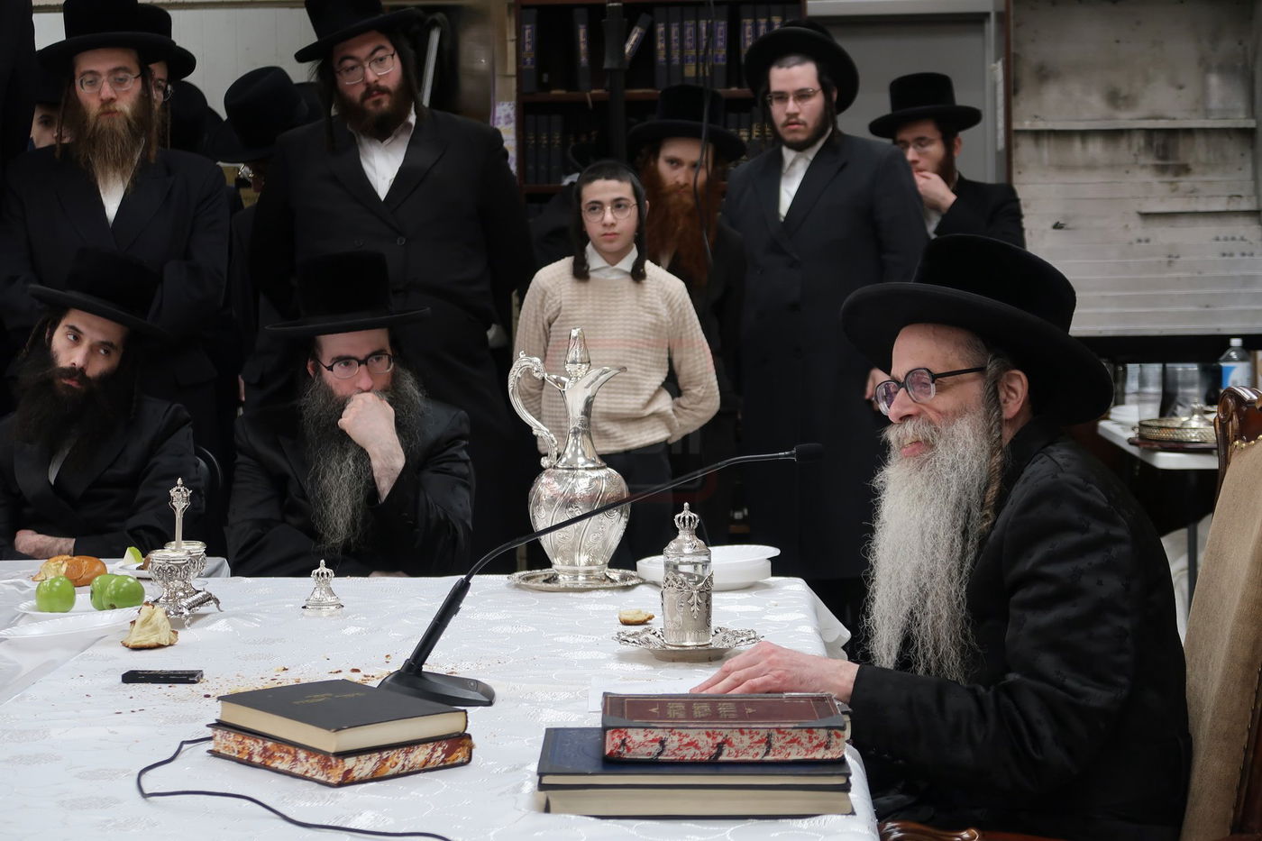 ט"ו בשבט בחצה"ק צאנז זוועהיל