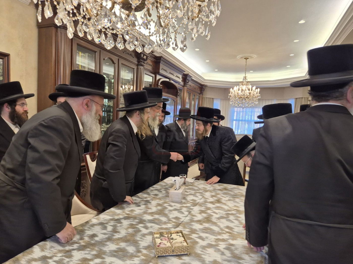 משלחת קהילות בעלזא אצל האדמו"ר מסאדיגורה בלונדון 