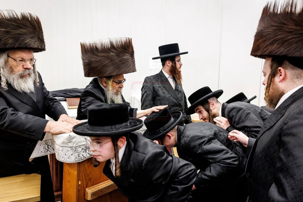 האדמו"ר מסאטמר בברכת הבנים