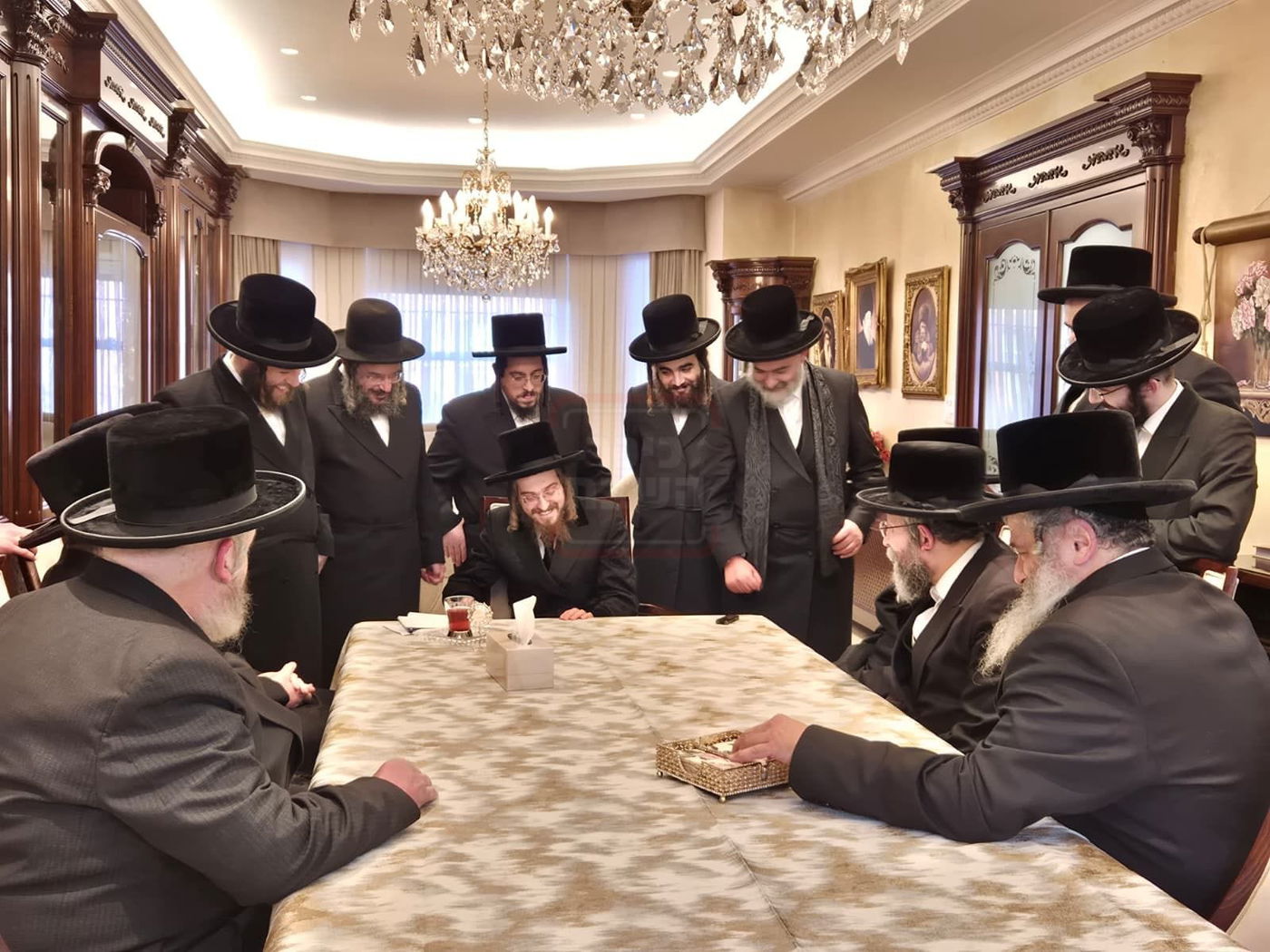 משלחת קהילות בעלזא אצל האדמו"ר מסאדיגורה בלונדון 