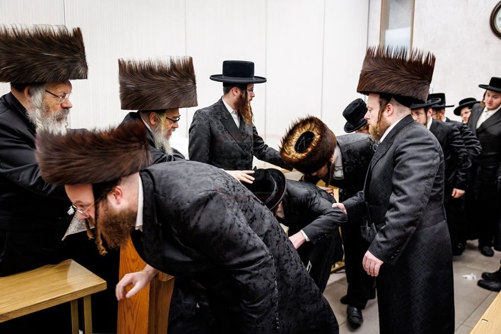 האדמו"ר מסאטמר בברכת הבנים