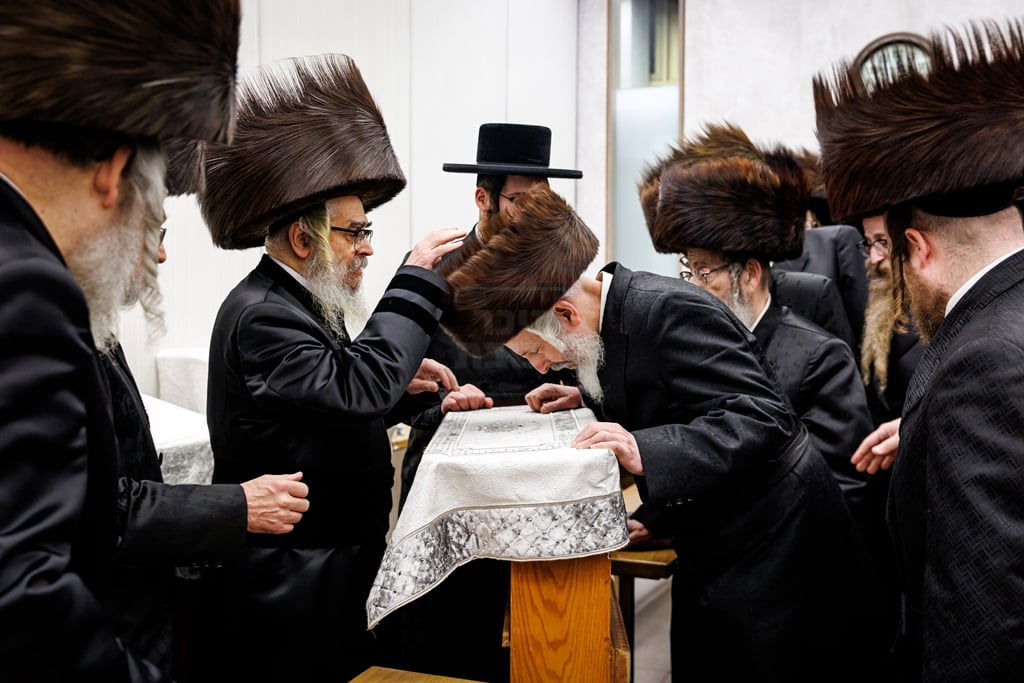 האדמו"ר מסאטמר בברכת הבנים