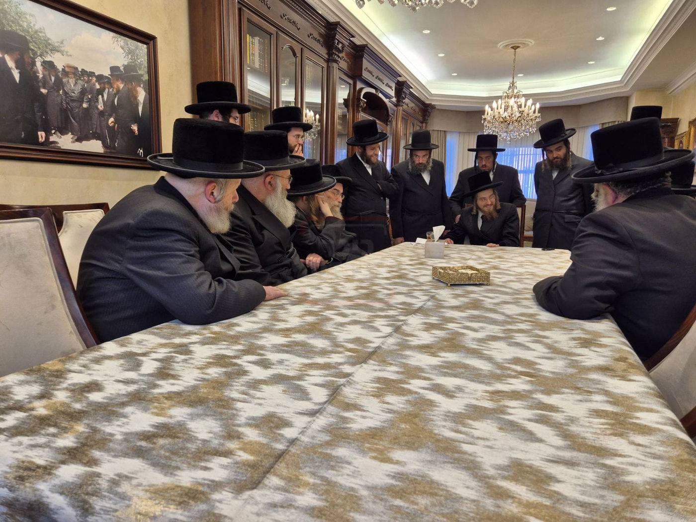 משלחת קהילות בעלזא אצל האדמו"ר מסאדיגורה בלונדון 