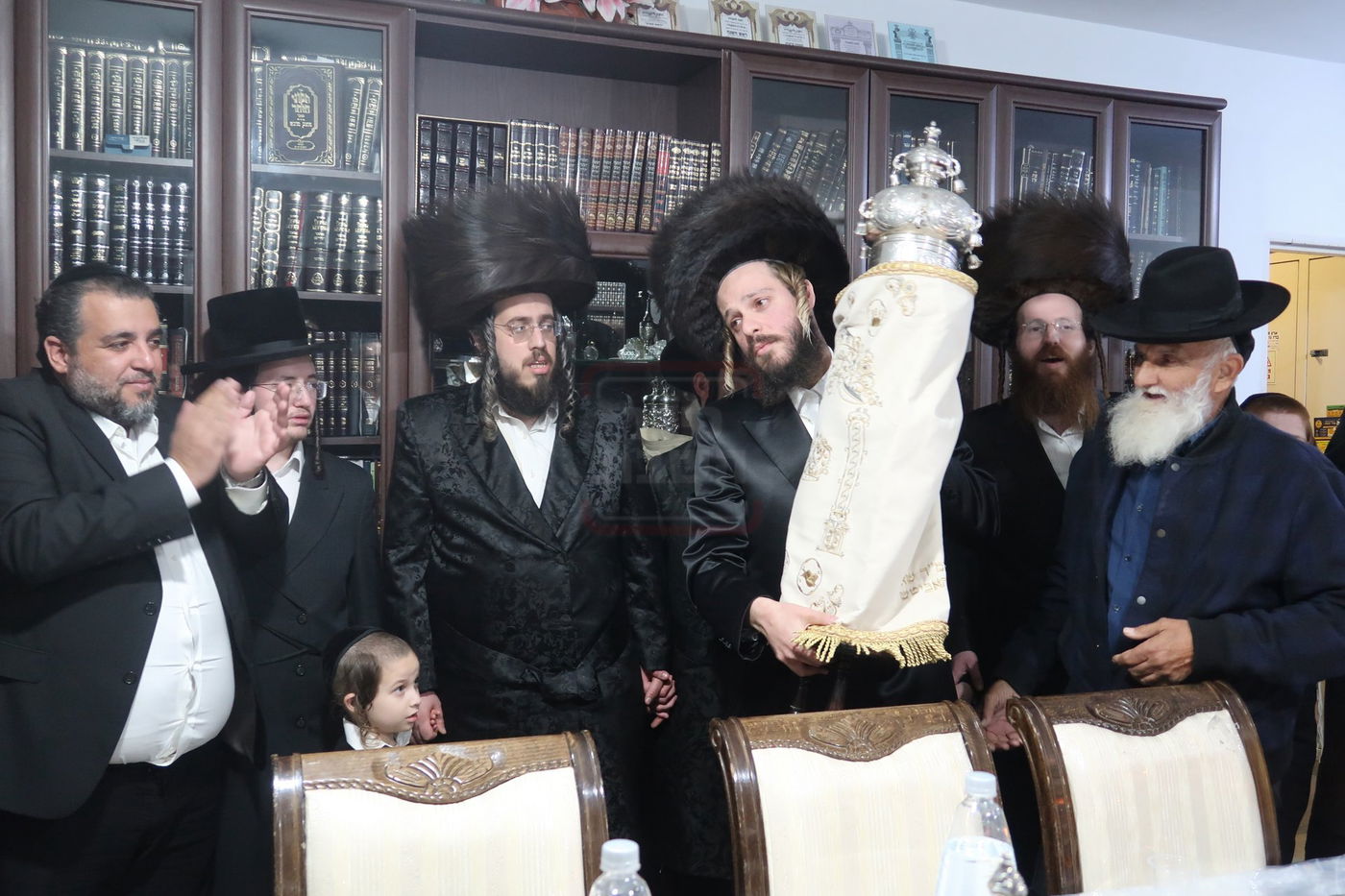 הכנסת ספר תורה לביהמ"ד שאץ דרוהביטש