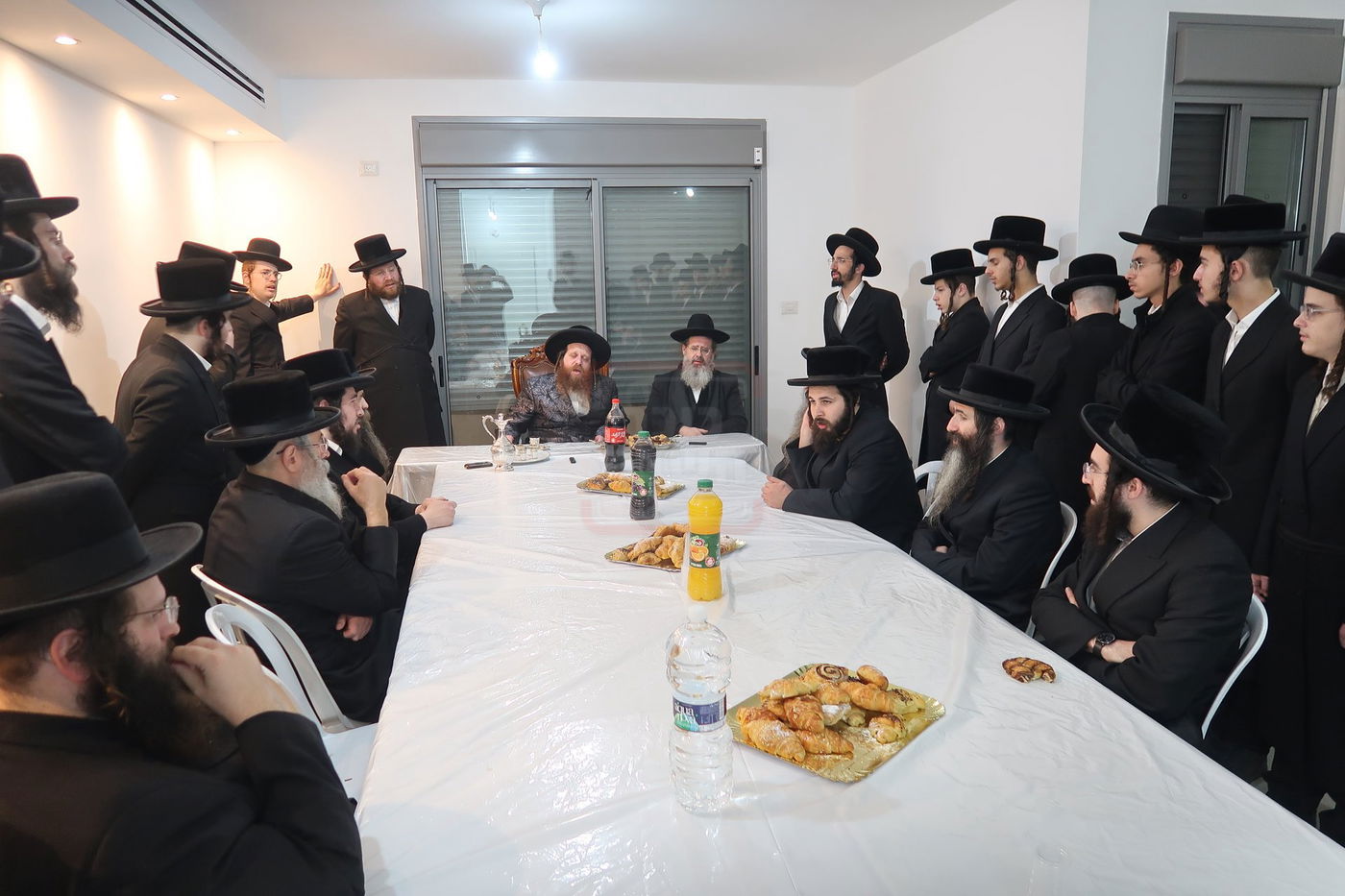 קביעת מזוזות לישיבת נועם ישראל מיאלען