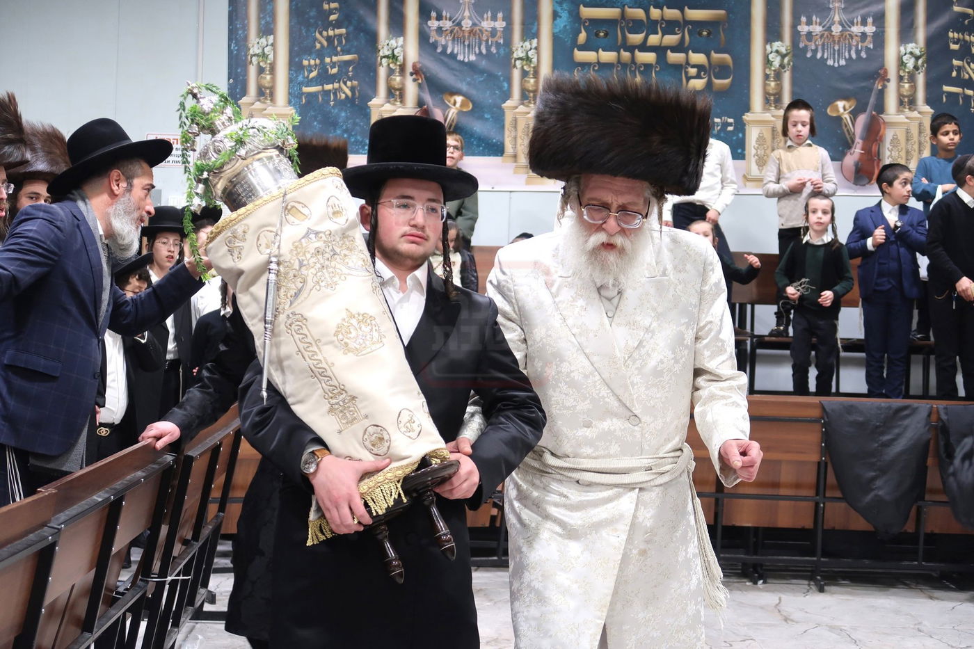 הכנסת ספר תורה לביהמ"ד שאץ דרוהביטש