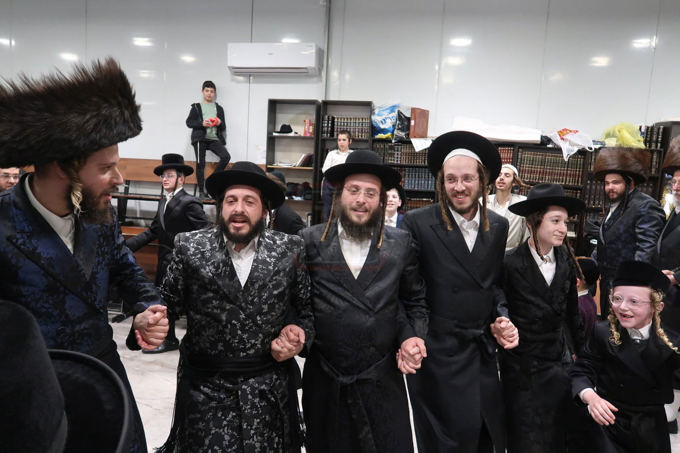 הכנסת ספר תורה לביהמ"ד שאץ דרוהביטש