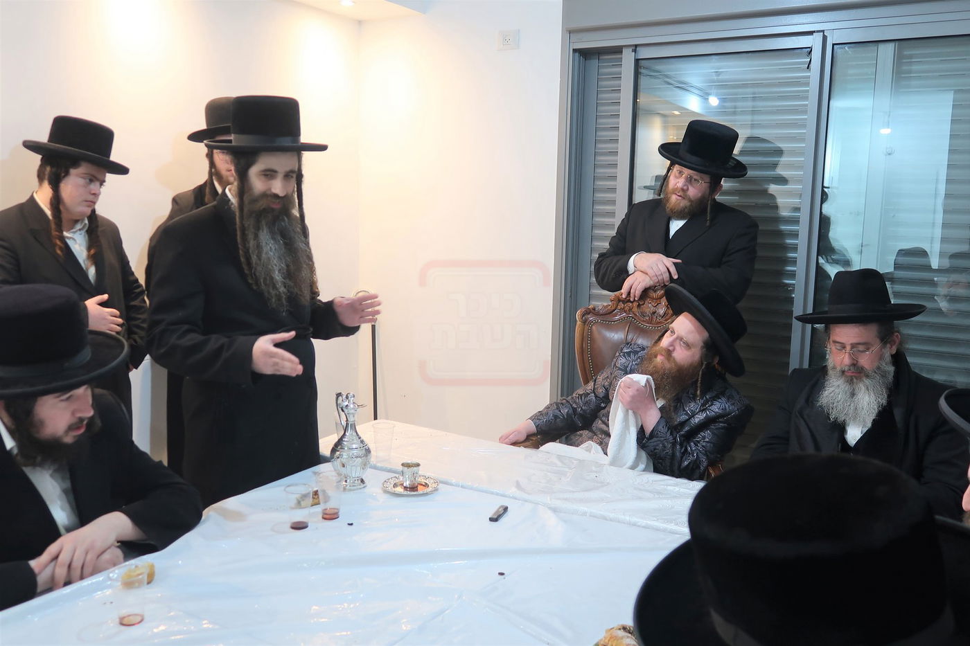 קביעת מזוזות לישיבת נועם ישראל מיאלען