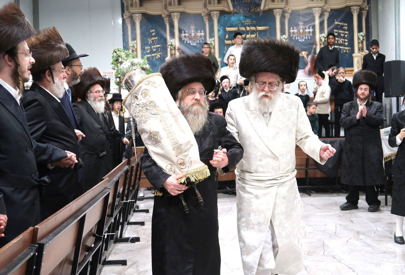 הכנסת ספר תורה לביהמ"ד שאץ דרוהביטש