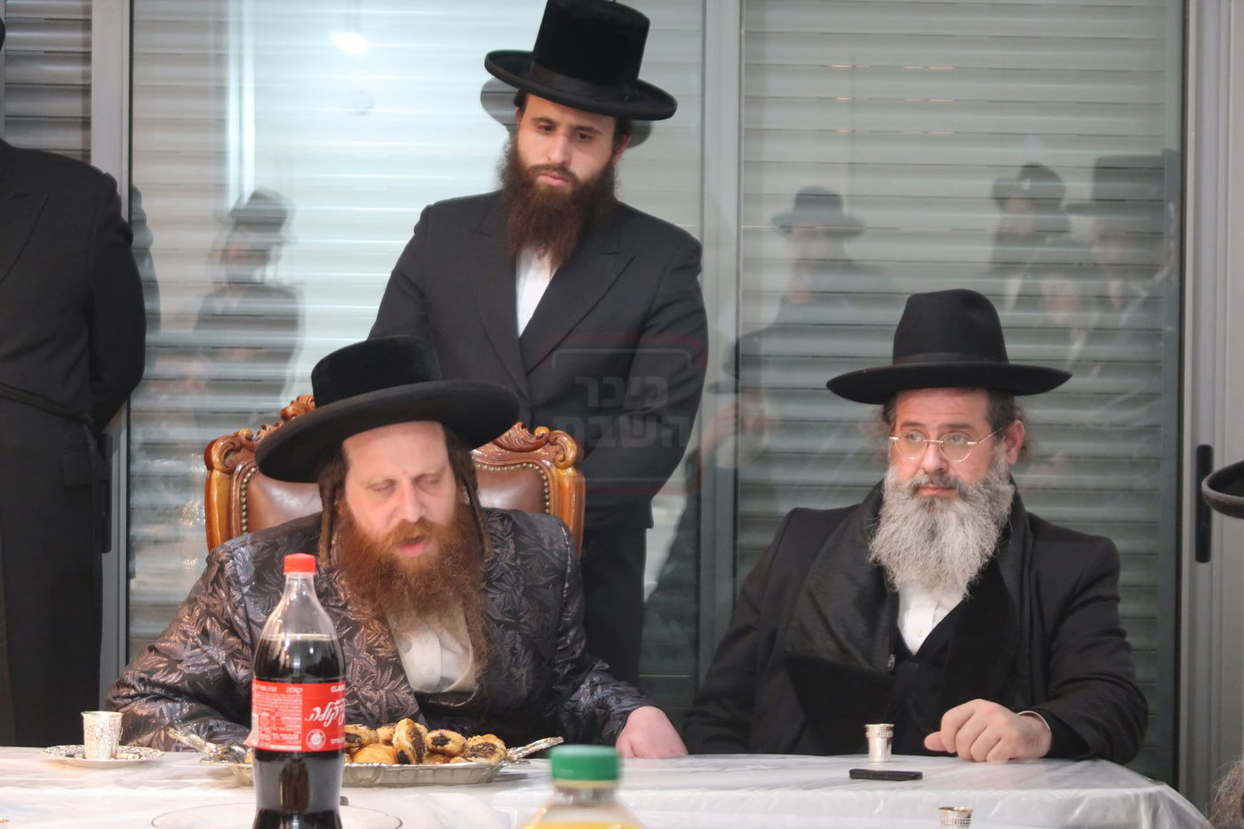 קביעת מזוזות לישיבת נועם ישראל מיאלען