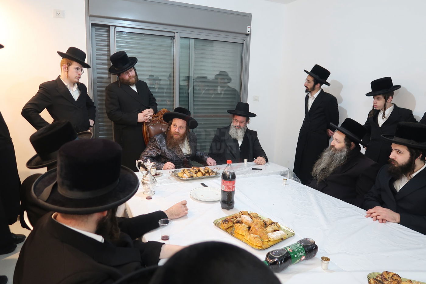 קביעת מזוזות לישיבת נועם ישראל מיאלען