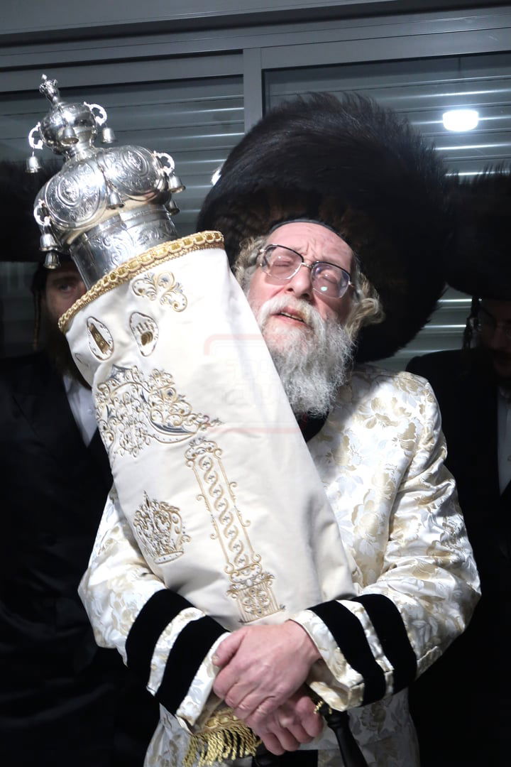 הכנסת ספר תורה לביהמ"ד שאץ דרוהביטש