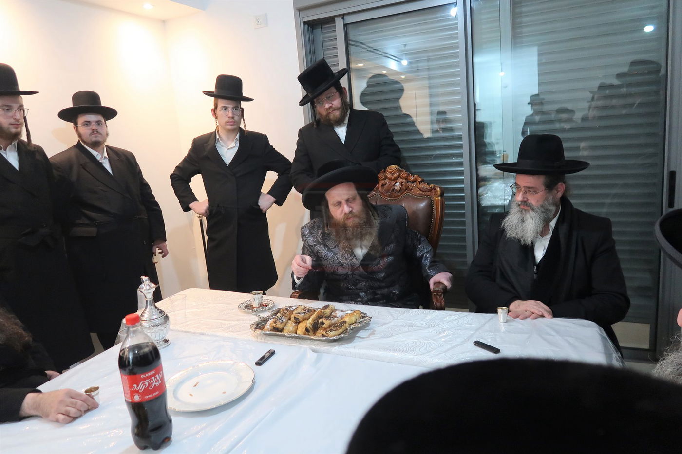 קביעת מזוזות לישיבת נועם ישראל מיאלען