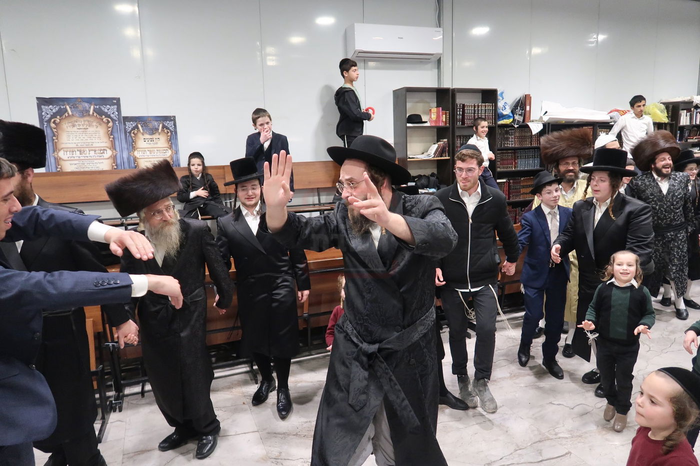 הכנסת ספר תורה לביהמ"ד שאץ דרוהביטש