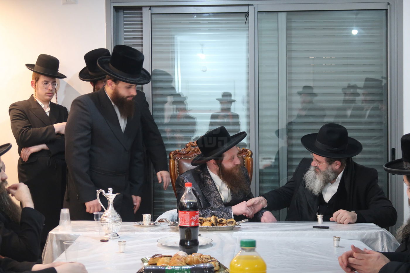 קביעת מזוזות לישיבת נועם ישראל מיאלען