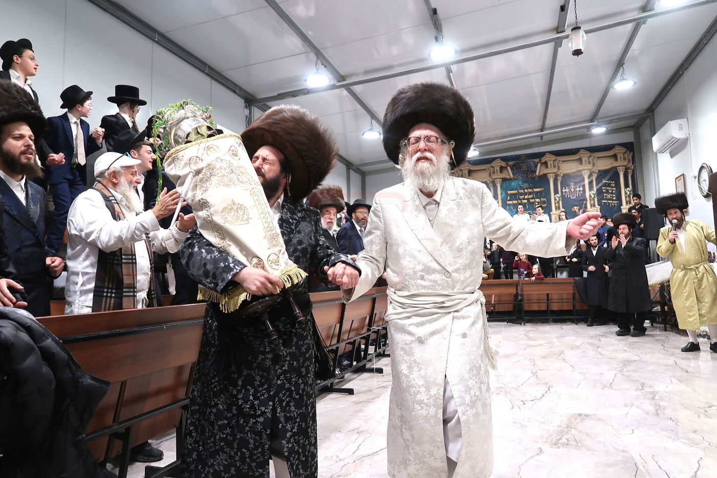 הכנסת ספר תורה לביהמ"ד שאץ דרוהביטש