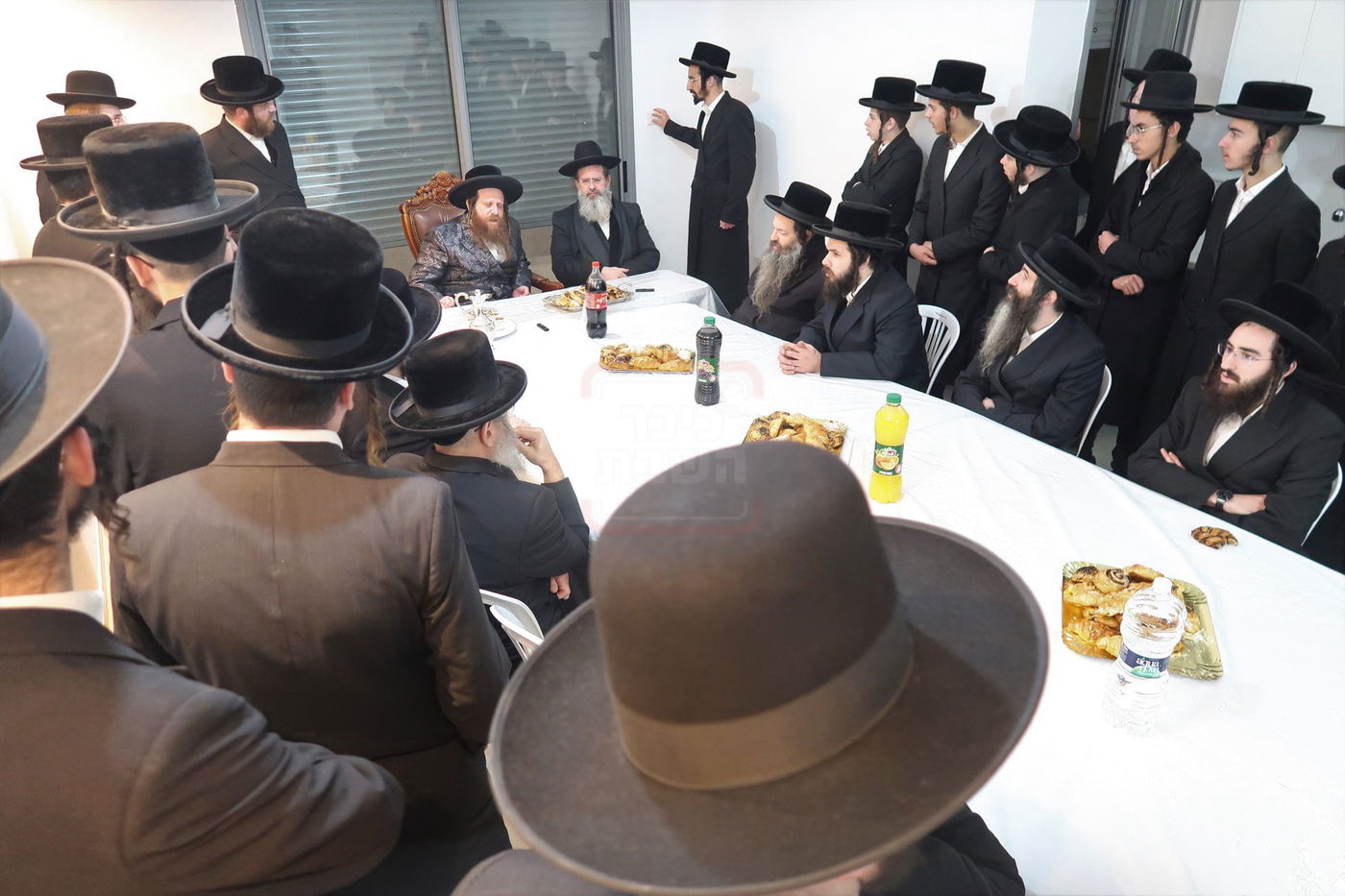 קביעת מזוזות לישיבת נועם ישראל מיאלען