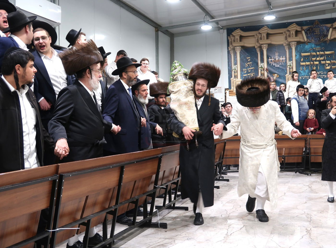 הכנסת ספר תורה לביהמ"ד שאץ דרוהביטש