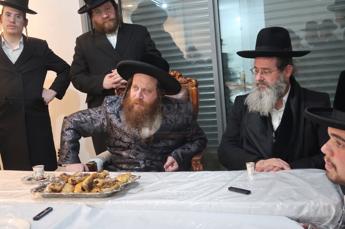 קביעת מזוזות לישיבת נועם ישראל מיאלען