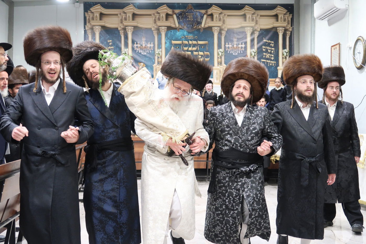 הכנסת ספר תורה לביהמ"ד שאץ דרוהביטש