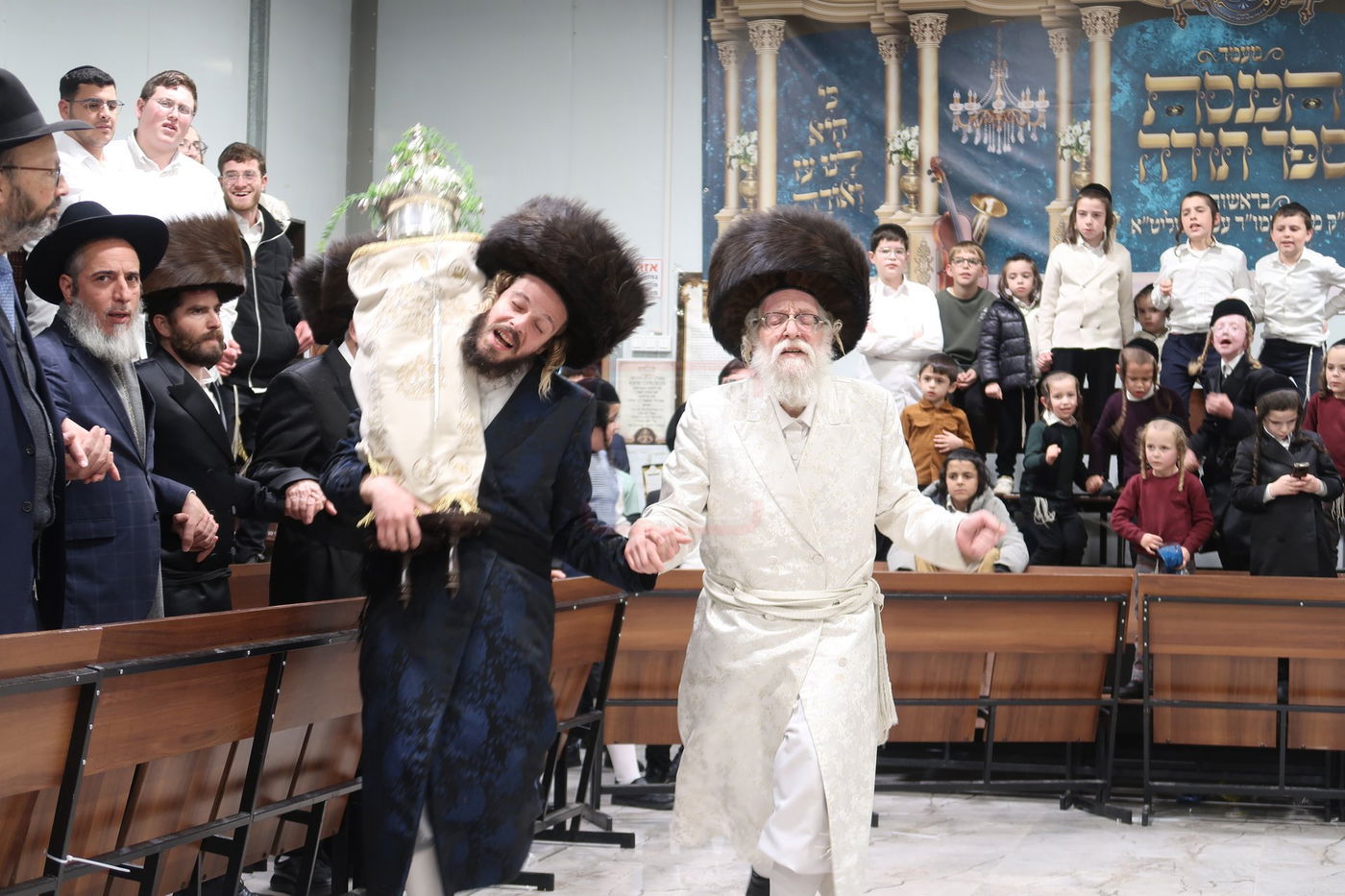 הכנסת ספר תורה לביהמ"ד שאץ דרוהביטש