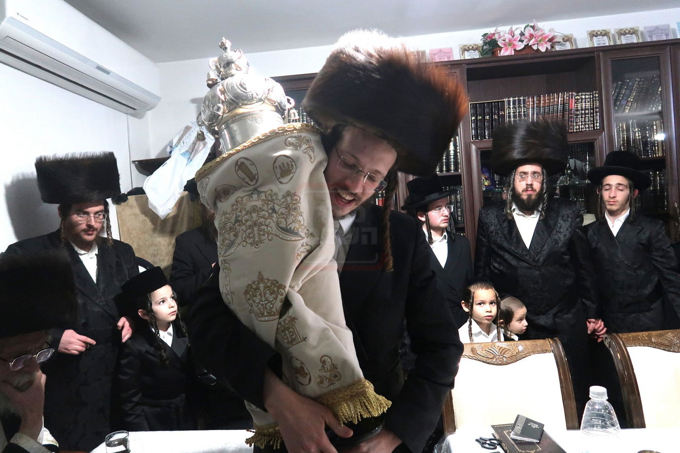 הכנסת ספר תורה לביהמ"ד שאץ דרוהביטש