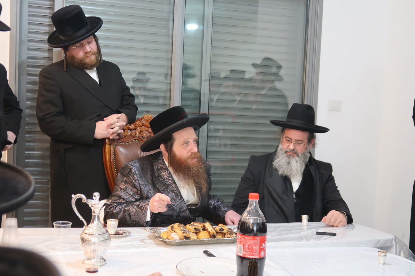 קביעת מזוזות לישיבת נועם ישראל מיאלען