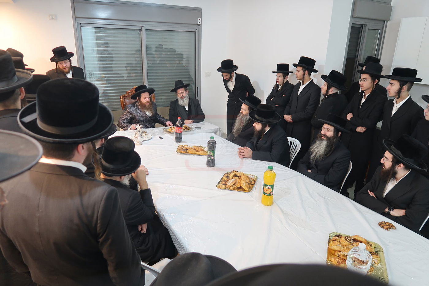 קביעת מזוזות לישיבת נועם ישראל מיאלען