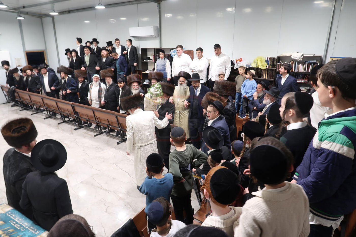 הכנסת ספר תורה לביהמ"ד שאץ דרוהביטש